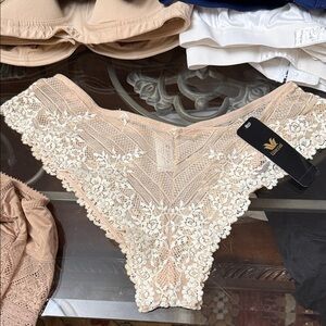 Wacoal Lace Panties in Cream and Tan XL